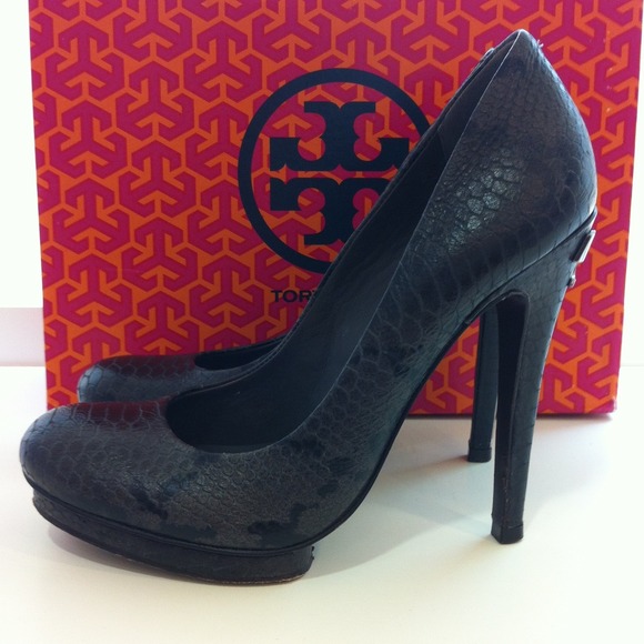 SOLD - Tory Burch Jude Amazon Snake Print Heels - Picture 4 of 4