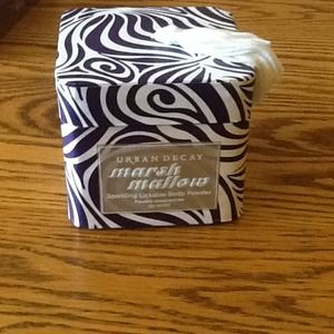 Urban Decay Marshmallow lickable body powde