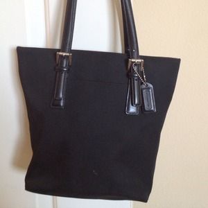 Gently loved Coach shoulder bag. Authentic!