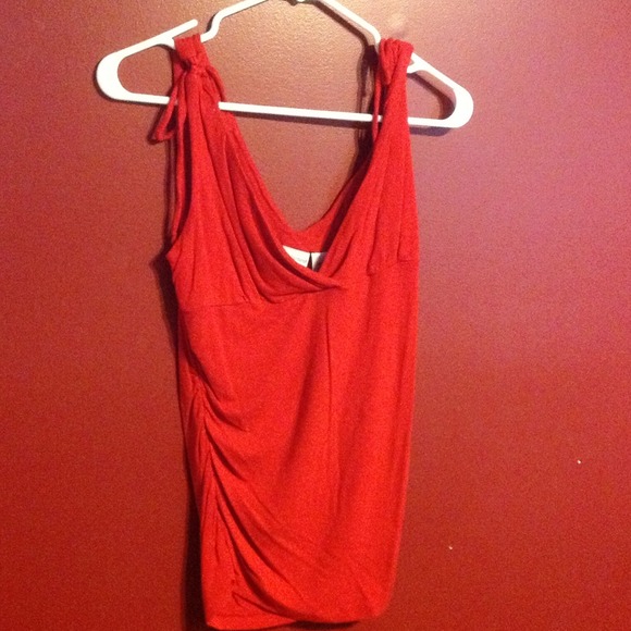 Juniors. Holter shoulder tie top