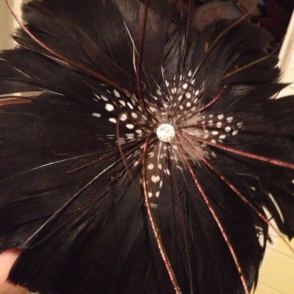 Jewelry - Black hair flower with rhinestone . Very pretty💁❤