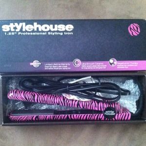 💥REDUCED💥Stylehouse 1.25" professional flat iron