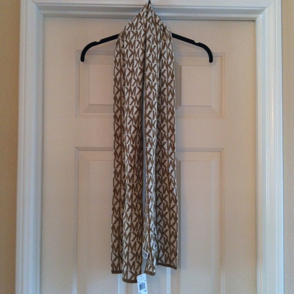 Michael Kors Scarf NEW WITH TAG