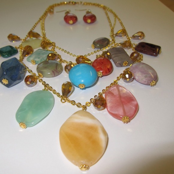 Multi-colored statement necklace - Picture 2 of 4