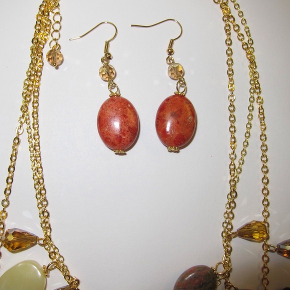 Multi-colored statement necklace - Picture 3 of 4