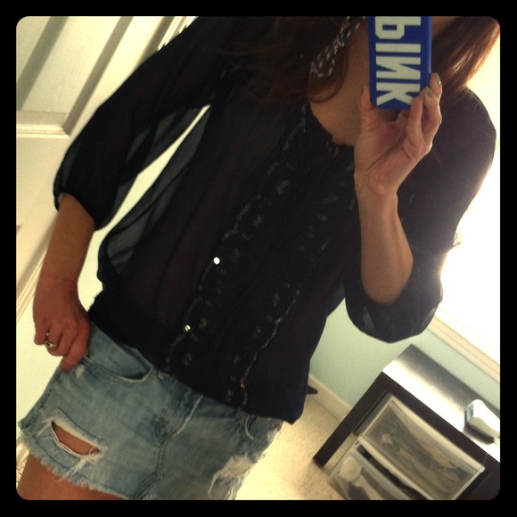 Sold in bundle - Sheer blouse w/sequins💋