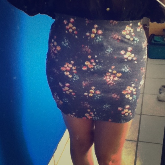 Grey skirt with flowers size S