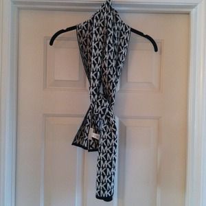 🌟SOLD🌟Michael Kors Scarf