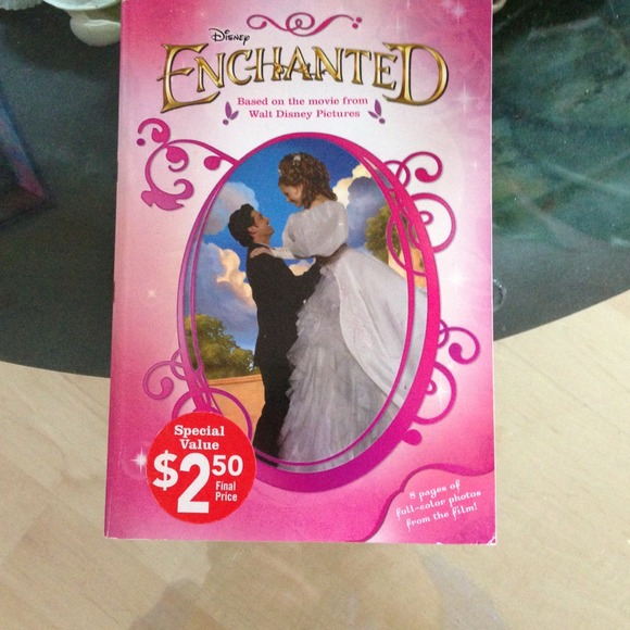 🌺🌸SOLD🌸🌺🌷 Disney's Enchanted the book 💐