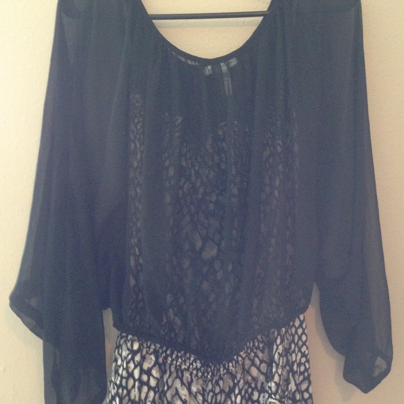 🚫Sold🚫💎Black sheer Top💎 - Picture 2 of 3