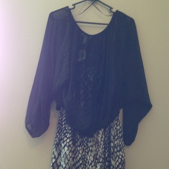 🚫Sold🚫💎Black sheer Top💎 - Picture 3 of 3