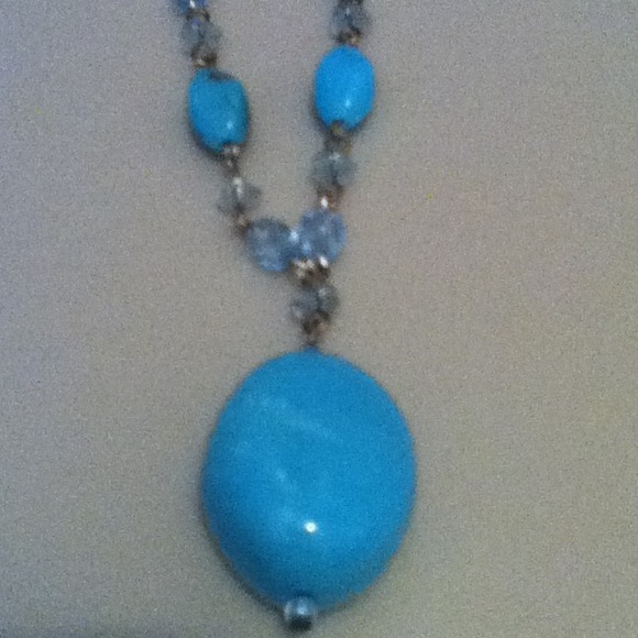 Beautiful necklace - Picture 2 of 3