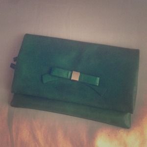 Clutch ✨ON HOLD ✨