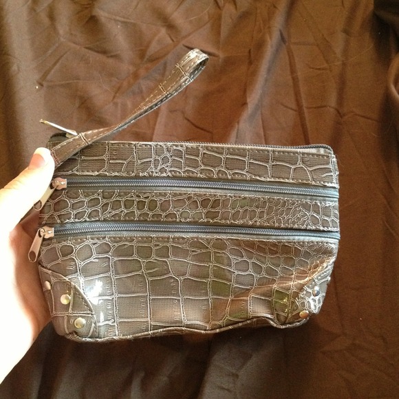 Grey wristlet!