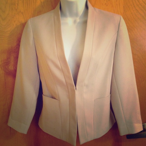 TRADED to @alysssa08 - H&M blazer. Size 4