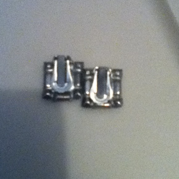 Clip on earrings - Picture 2 of 2