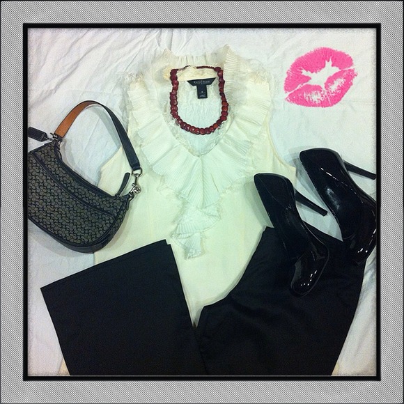 ⚡FLASH SALE⚡Ivory Sleeveless Ruffled Blouse