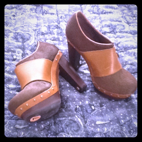 UGG Shoes - ❤❤drastic reduction ❤❤UGG boot size 7 never worn