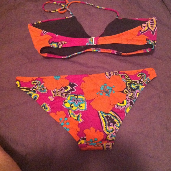 SOLD****VS BIKINI - Picture 3 of 3