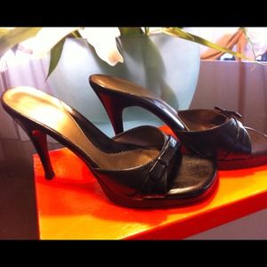 ⭐REDUCED⭐Guess Heels