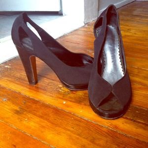 ⬇Reduced!⬇White House Black Market peeptoe heels