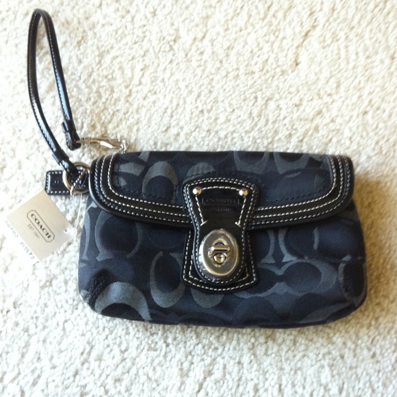 ✨SALE Coach wristlet