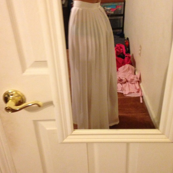 ❌❌TRADED❌❌White pants - Picture 2 of 2