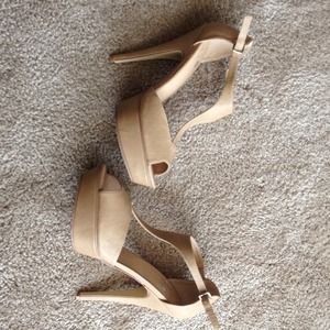 Colin Stuart Shoes - **SOLD**Colin Stuart sandals/Tan/Nude/ Colin Stuart Shoes - **SOLD**Colin Stuart sandals/Tan/Nude/