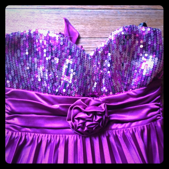 Prom dresss! Magenta colored with sequins.