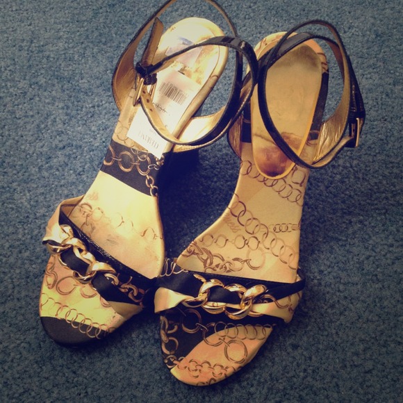 Guess by Marciano wedge budle