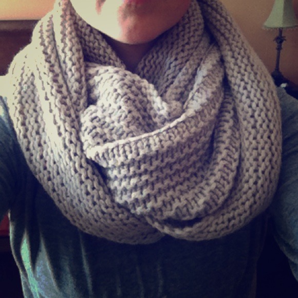 Taupe wool infinity scarf ❄