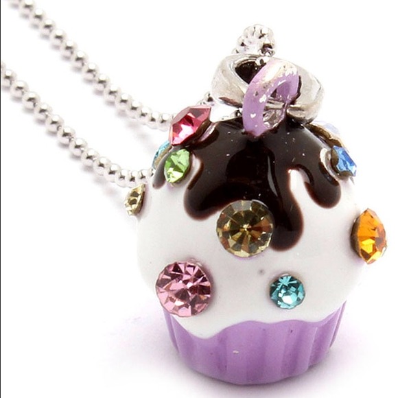 Cupcake necklace. - Picture 1 of 1
