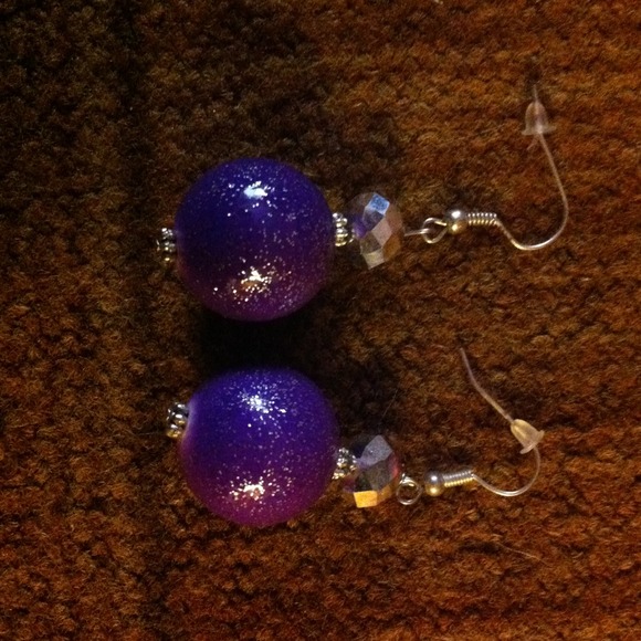 Purple dangle earrings - Picture 2 of 2
