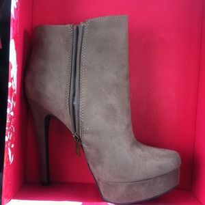 Chinese laundry bootie