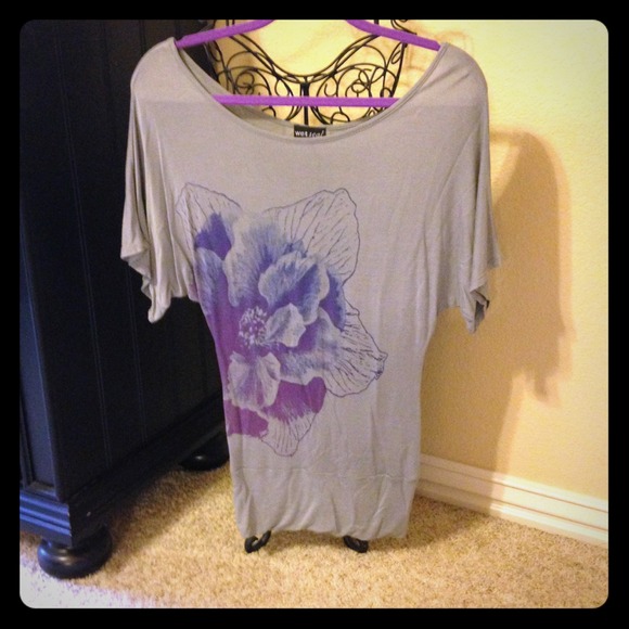 Grey shirt with large flower