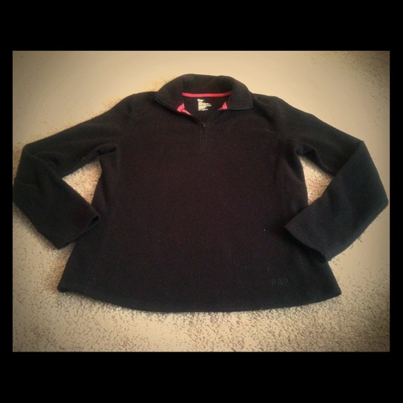 Gap sweater