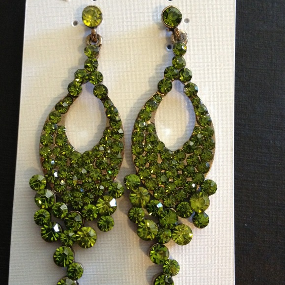 Earring - Picture 2 of 4