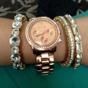 Beautiful rosé gold MK watch! This color is so in!