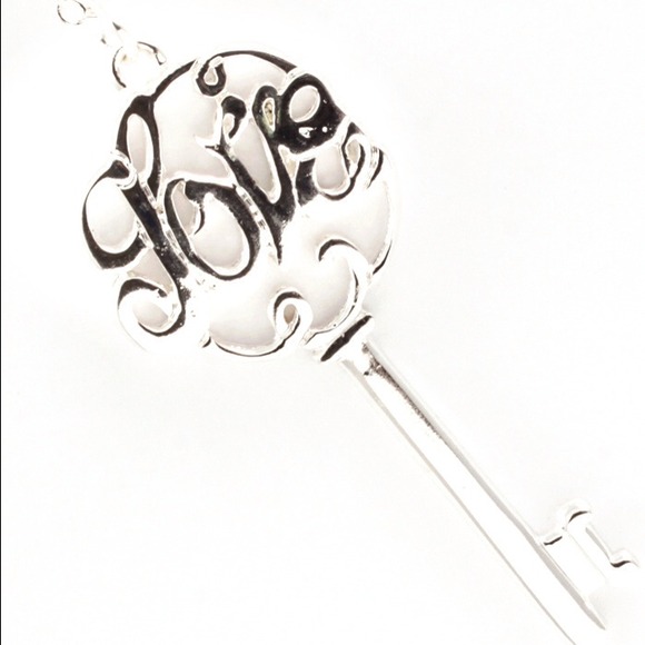 Love key necklace. - Picture 1 of 1