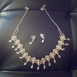 Very vintage necklace and earrings set.