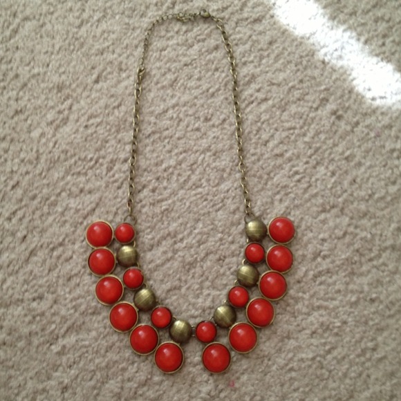 *Bundled* Gorgeous coral/orange statement necklace