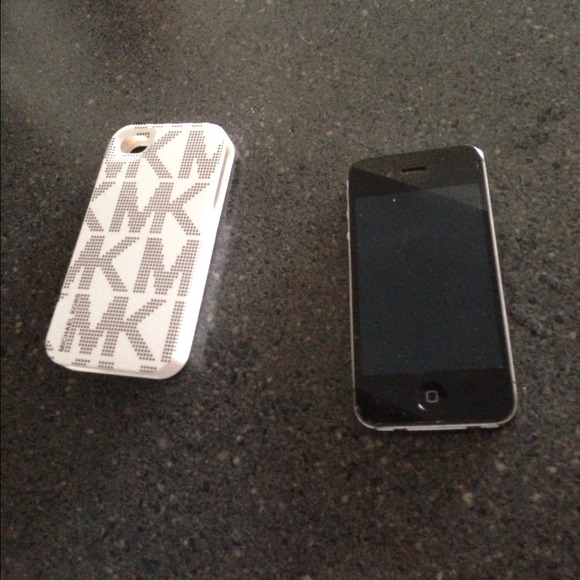 ❤SOLD❤ iPhone 4 and MK case