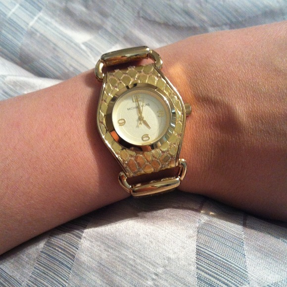 Michael Kors watch RESERVED.....TRADED