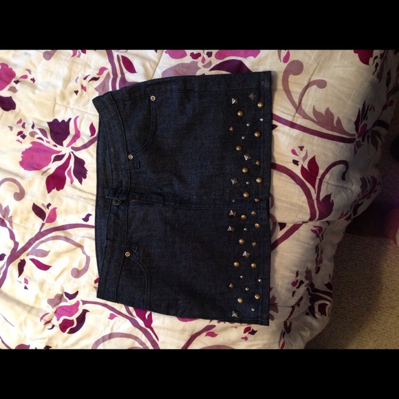 NWOT Dark denim skirt with pretty metallic details - Picture 3 of 3