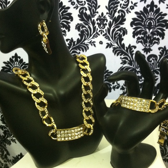 Urban necklace earring and bracelet set