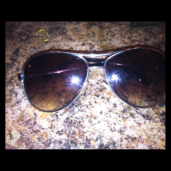 Jessica Simpson aviator sunglasses