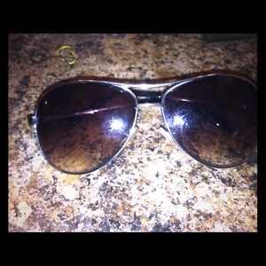 Jessica Simpson aviator sunglasses