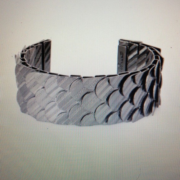 Jewelmint Black Swan Cuff