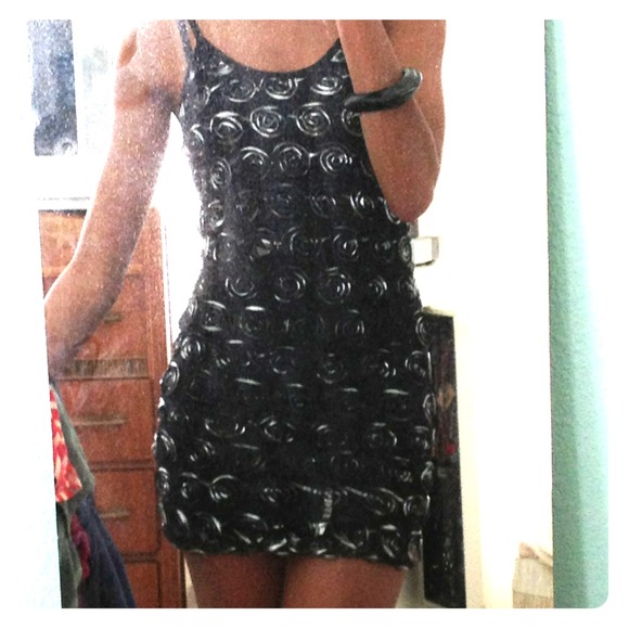 Black Dress w/ Silver Roses 🌹