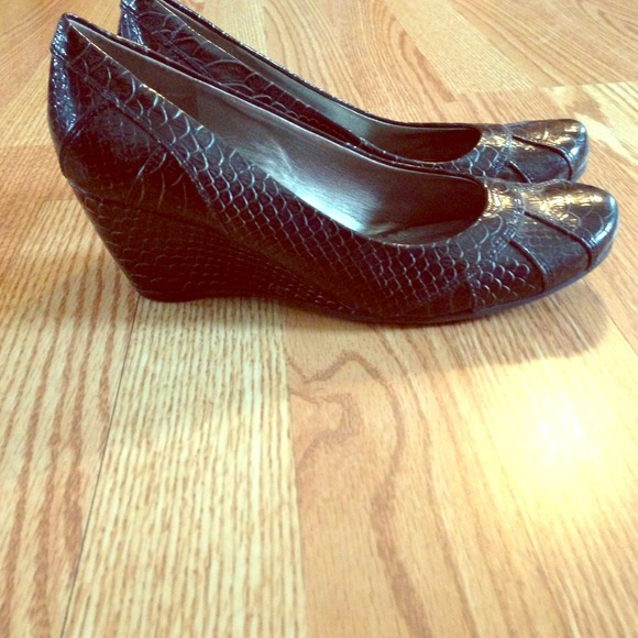 Kenneth Cole wedges - Picture 1 of 3